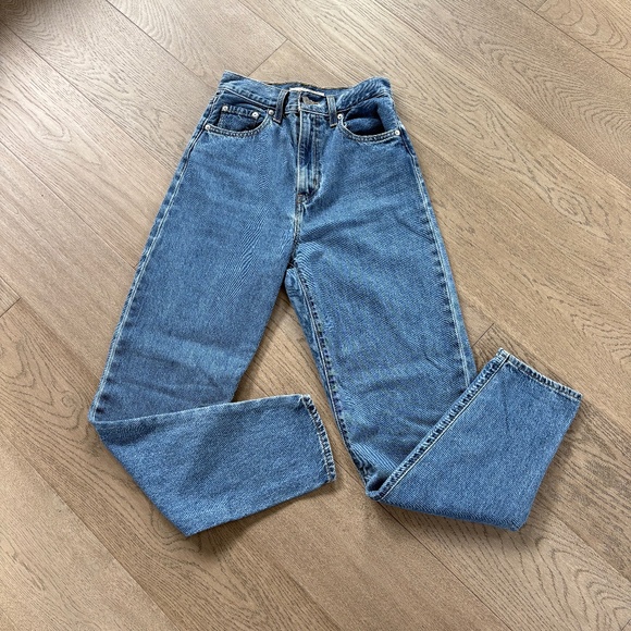 Women’s Levi Jeans - Picture 13 of 15